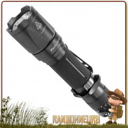 Lampe torche puissante, la FENIX TK16 donne 1000 lumens sur près de 240 mètres, sur deux piles CR123A